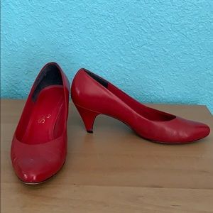Vintage red leather almond toe low heel pumps
